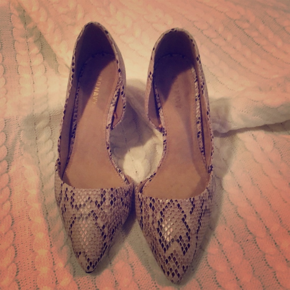 Old Navy snake print heels size 7